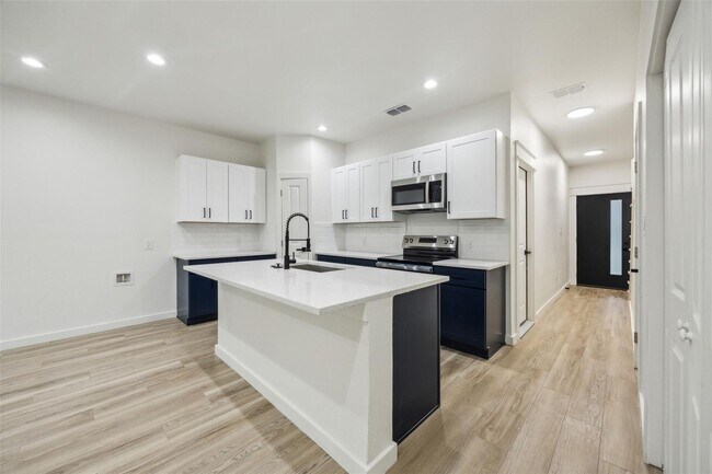 Building Photo - WOW! Modern & Brand-New Home in Samson Park!
