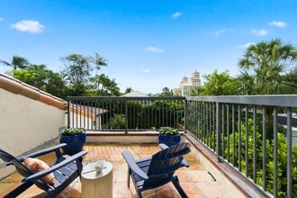 Building Photo - 264 Everglade Ave