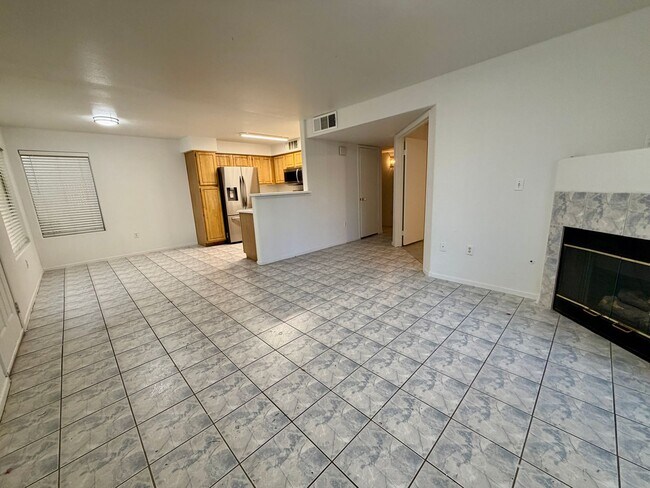 Building Photo - 5710 E Tropicana Ave