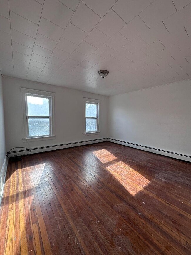 Building Photo - 545 S Main St