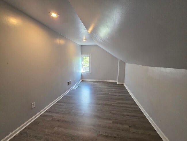Building Photo - 1637 Rutherford Ave