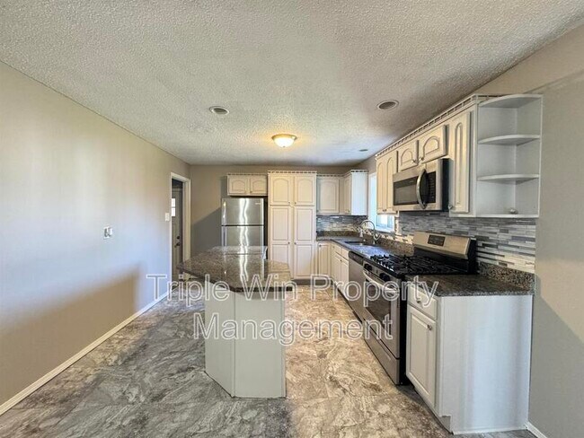 Building Photo - 513 Coachway Ln