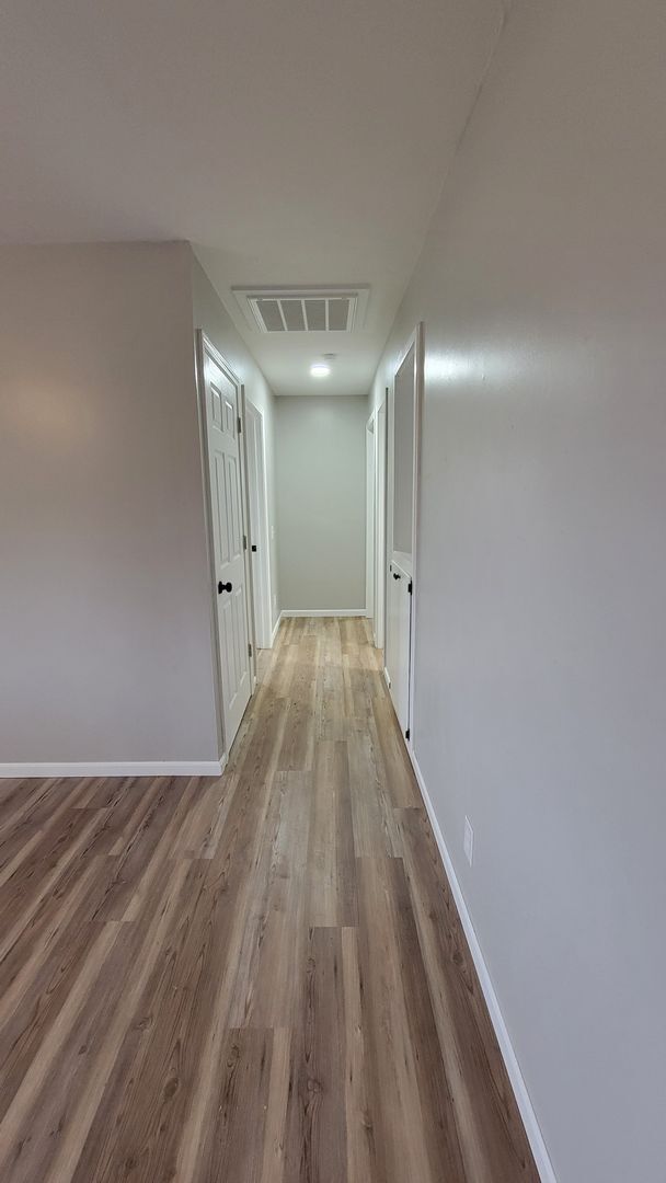 Building Photo - SPACIOUS NEWLY REMODELED 3 Bedroom | 1.5 B...