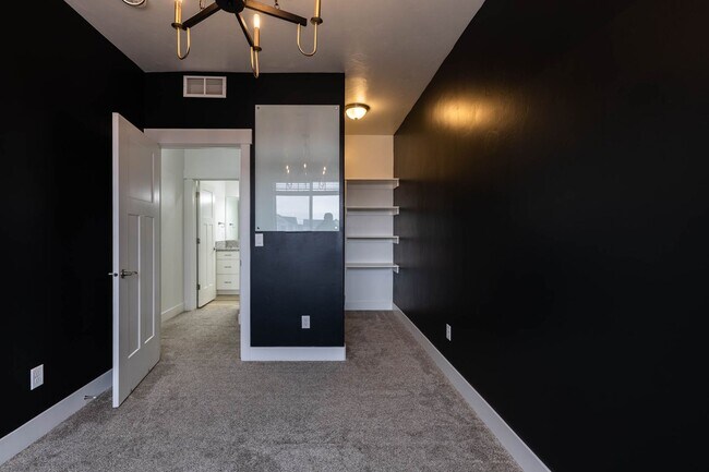 Building Photo - BEAUTIFUL 3 BED 2.5 BATH TOWNHOME IN SUGAR CITY