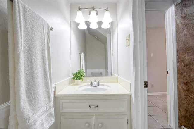 Building Photo - 17163 Beaver Springs Dr