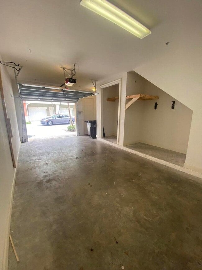 Building Photo - 410 Amador Ln