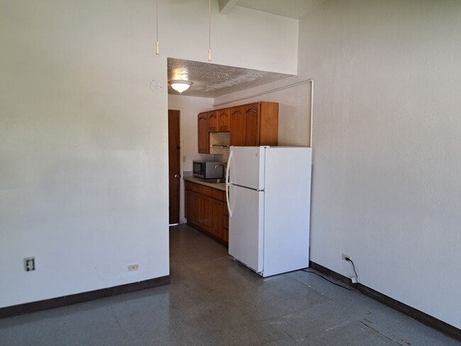 Building Photo - Large Studio w/Lanai