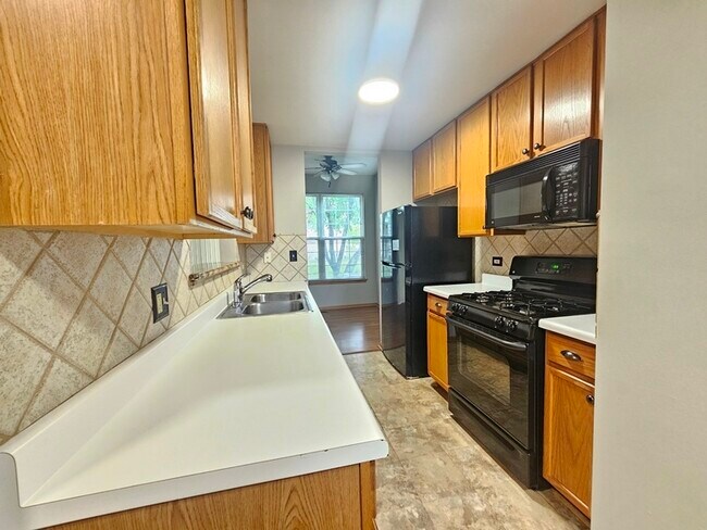 Building Photo - 2944 White Thorn Cir