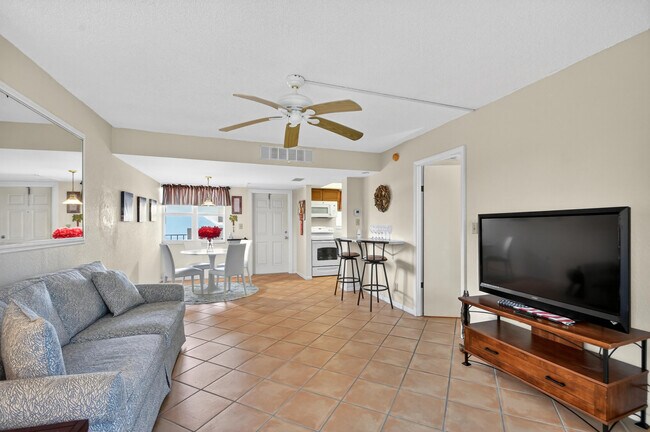 Building Photo - 1810 New Palm Way