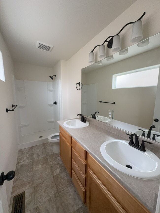 Building Photo - 3 Bed. 2 Bath, 2 Car Garage in Promontory