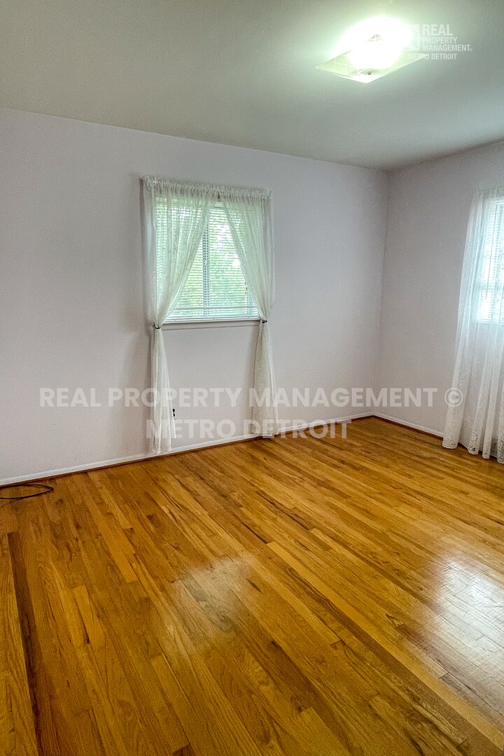 Building Photo - 27412 Roan Ave