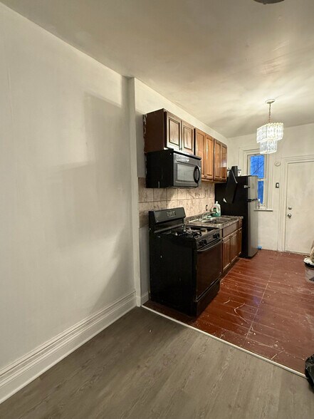 Building Photo - 17 Farragut St