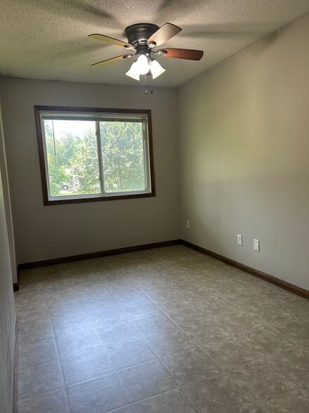 Building Photo - 402 Derek Ave