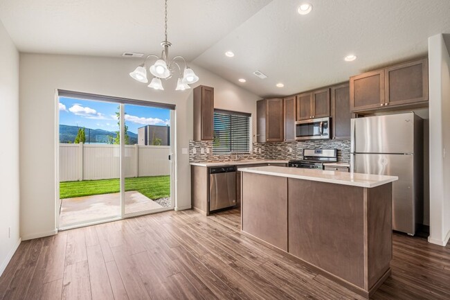 Building Photo - Montrose Rancher 3 bed 2 bath