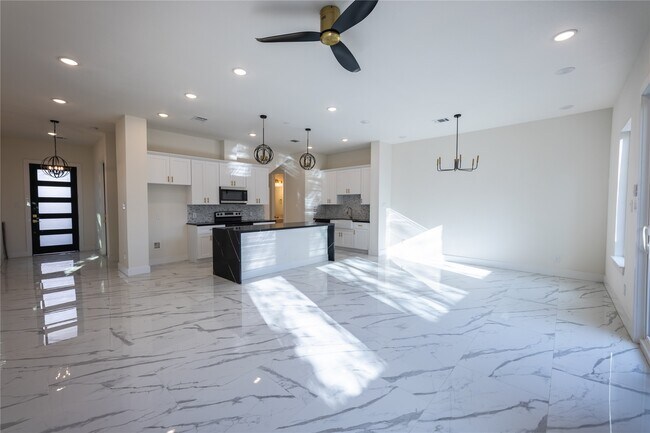 Building Photo - 5906 St Augustine St