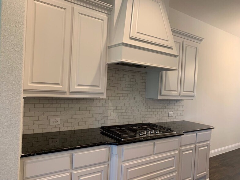 Building Photo - 2420 Holland Grove