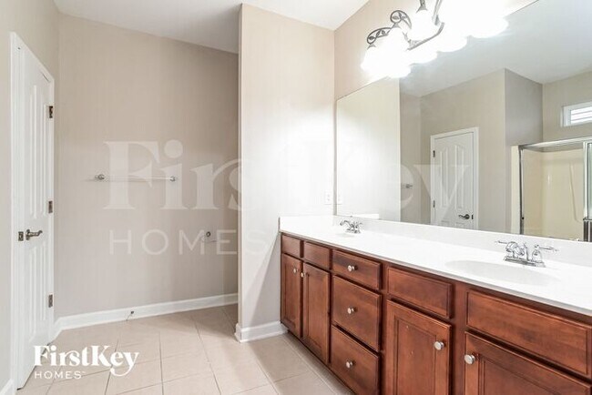 Building Photo - 5001 Fountainbrook Dr