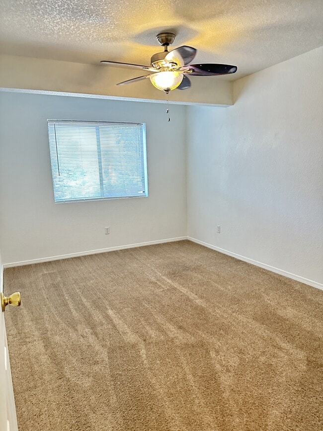 Building Photo - 3032 W Easterday Ln