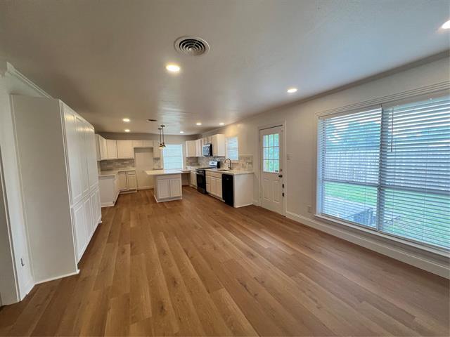 Building Photo - 2406 Ridgecrest Dr