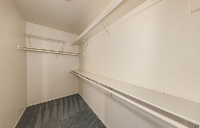 Building Photo - Spacious Home with Loft and Big Backyard