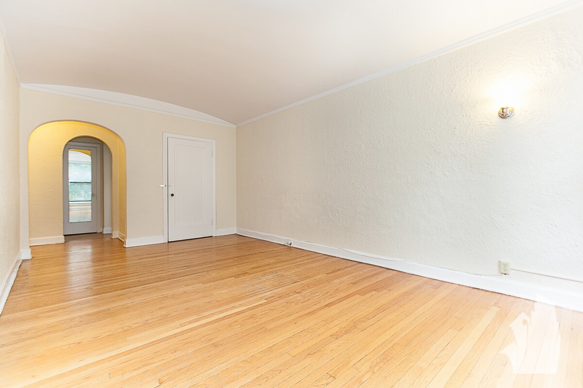 Building Photo - 643 W Deming Pl