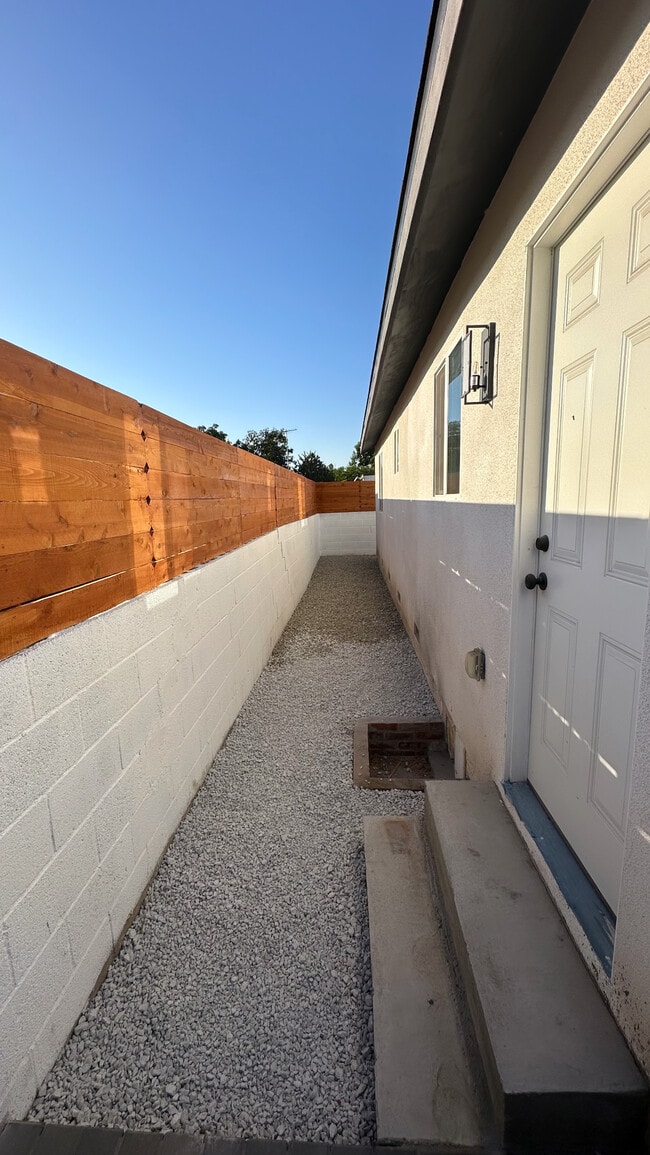 Building Photo - 10207 Bartee Ave