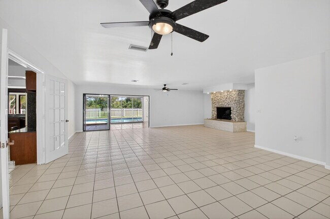 Building Photo - 10157 La Reina Rd