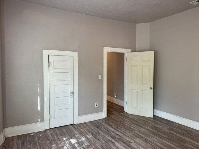 Building Photo - 1504 Austin St