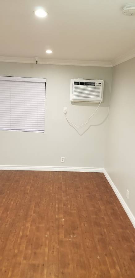 Lighted A/C area - 219 S Mariposa Ave