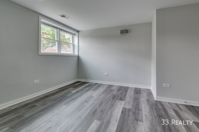 Building Photo - 530 N Walnut Ave
