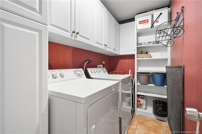 Building Photo - 10410 S Ocean Dr