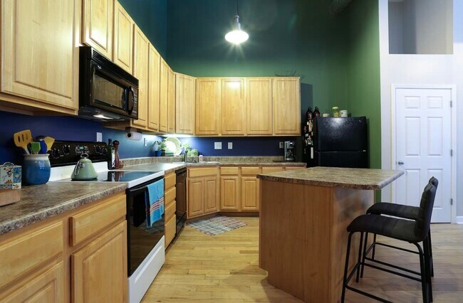 kitchen with island - 903 Main St
