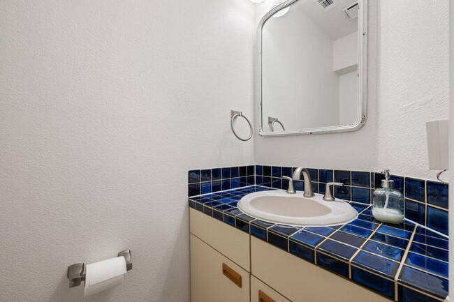 Building Photo - 4306 Bonnell Vista Cove