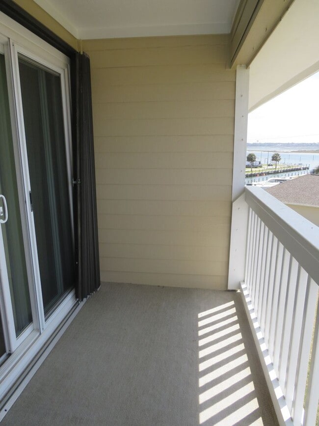 Building Photo - Cedar Point Villas, B32 Swansboro NC