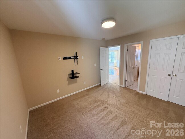 Building Photo - 5219 Sunriver Rd