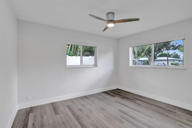 Building Photo - 5361 SW 7th St