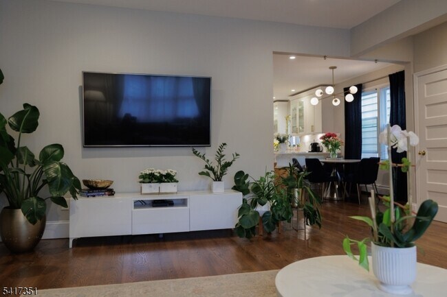 Building Photo - 33 Claremont Ave