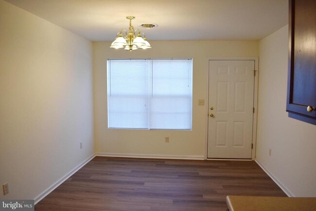 Building Photo - 2741 Roosevelt Dr