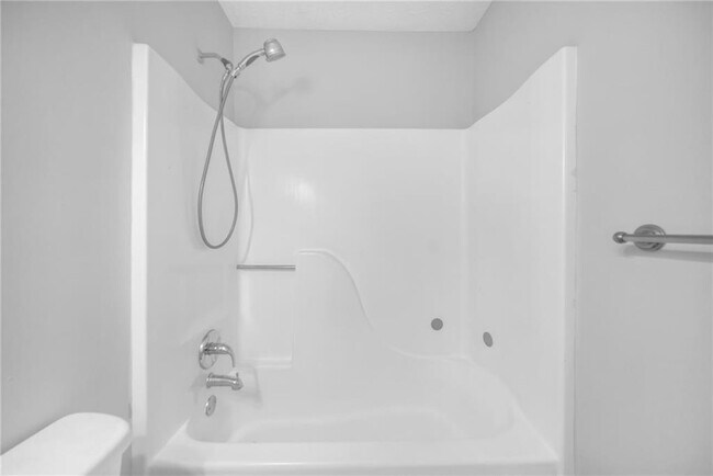Building Photo - 608 Wood Ridge Dr