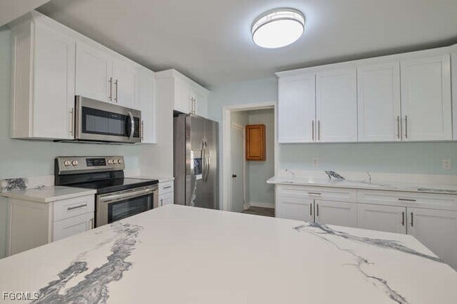 Building Photo - 4370 Deleon St