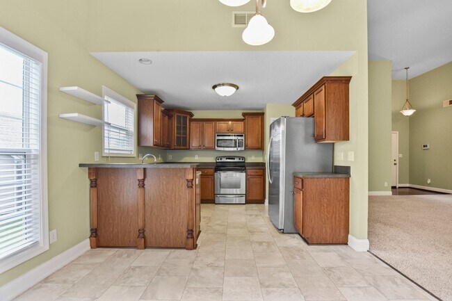 Building Photo - Dog Friendly Three Bedroom with Bonus!