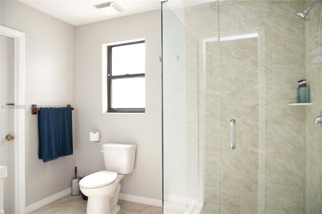 Building Photo - 722 SE Thanksgiving Ave