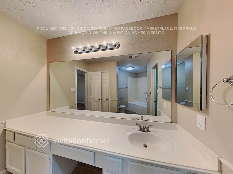 Building Photo - 8330 Pebbledowne Dr