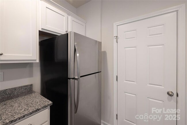 Building Photo - 200 S Bell Ave