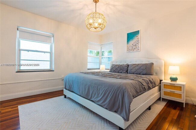 Building Photo - 426 NE 26th St