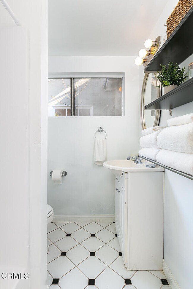 Building Photo - 2065 San Marino Ave