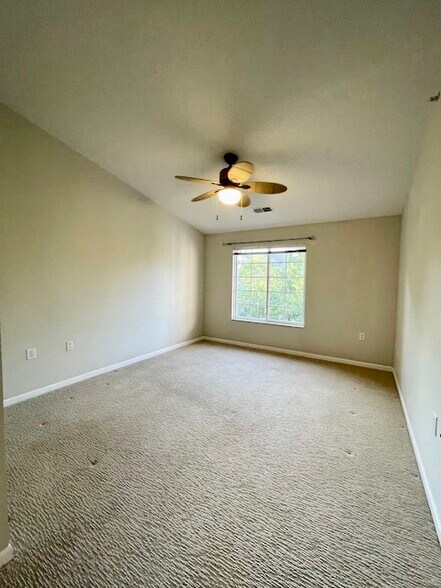 Primary bedroom - 6401 Cameron Ln
