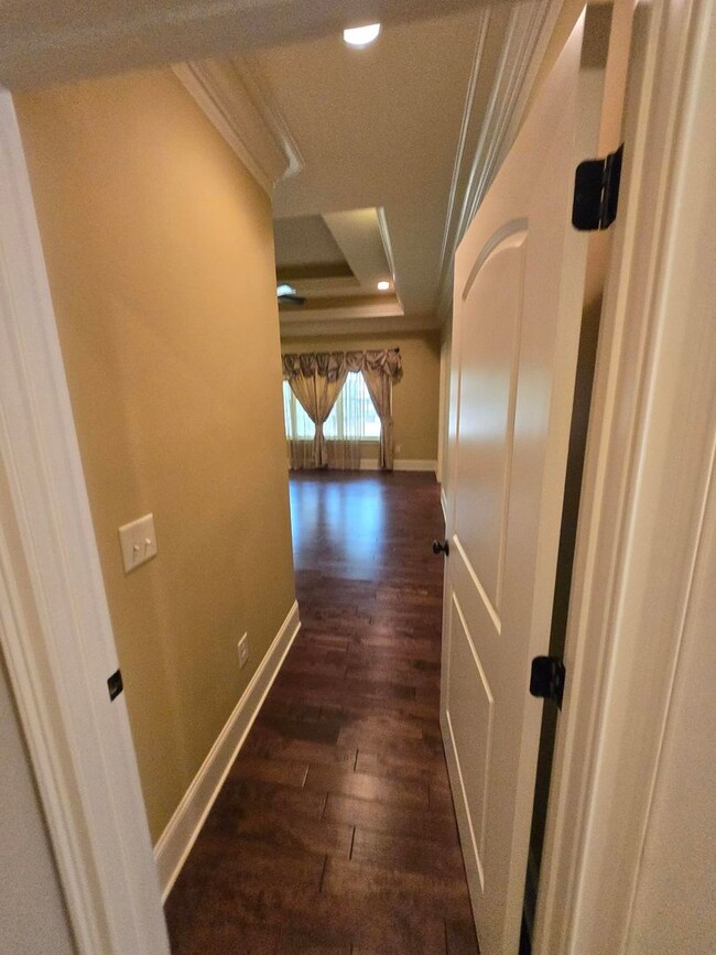 Building Photo - Luxury 4-Bedroom Home with Outdoor Oasis i...