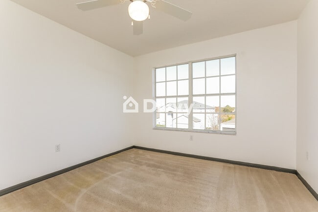 Building Photo - 831 Balmoral Dr