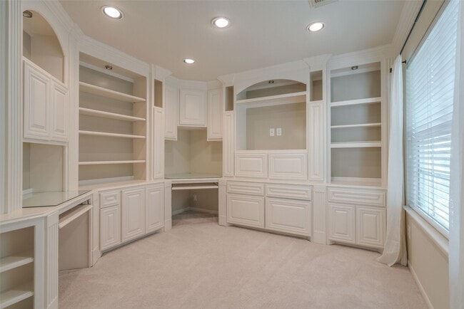 Building Photo - 147 Shelter Rock Ct